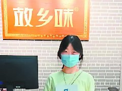 爱心企业送祝福让学子把“故乡味”装入行囊