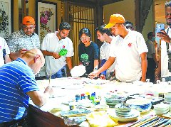嘉陵区邀请西华师大外籍教师及留学生沉浸式体验“中国桑茶之乡”“