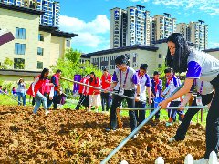 讲堂搬到劳动现场在劳动中掌握节气知识