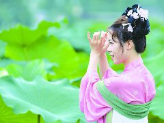 乡村振兴展新颜 荷花飘香何家垭