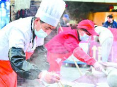 “乡厨”制作年味美食 让人们记住“乡愁”