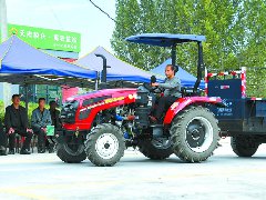 “智慧农机+农旅融合”传统农业生出“科技范儿”